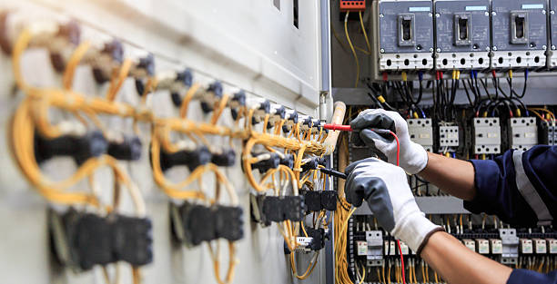 Professional Electrician technician working in Jacksonville, FL